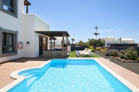 Property building, Pool view, Swimming pool