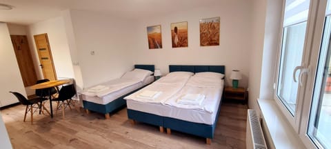 Bed, Photo of the whole room, Dining area, Bedroom