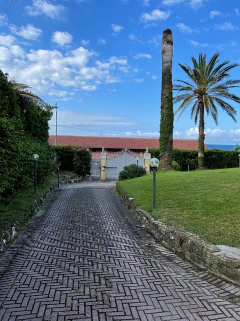 Neighbourhood, Garden view, Sea view