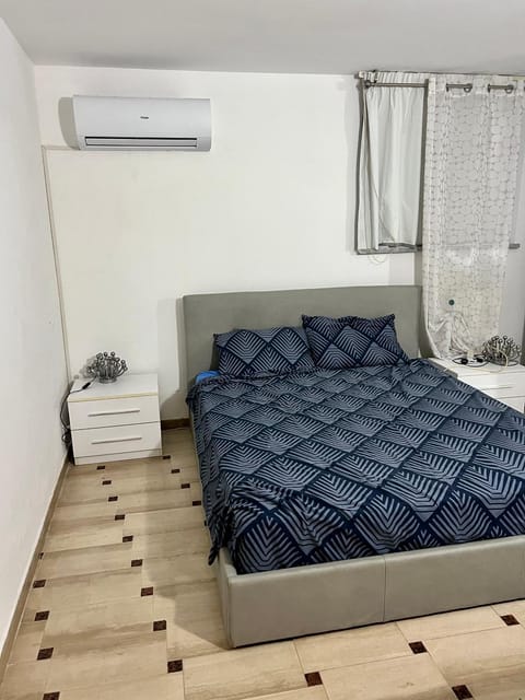 Bed, Photo of the whole room, Bedroom, air conditioner