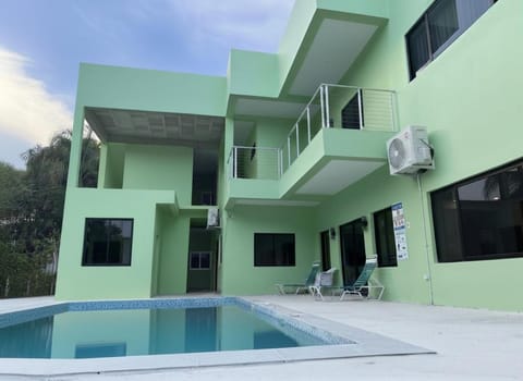 MeMe's Place Apartment in Placencia