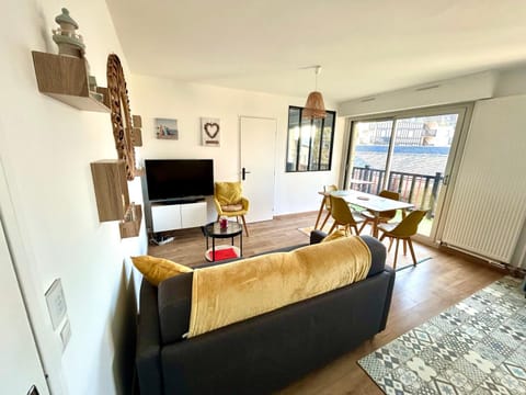 TV and multimedia, Living room, Dining area