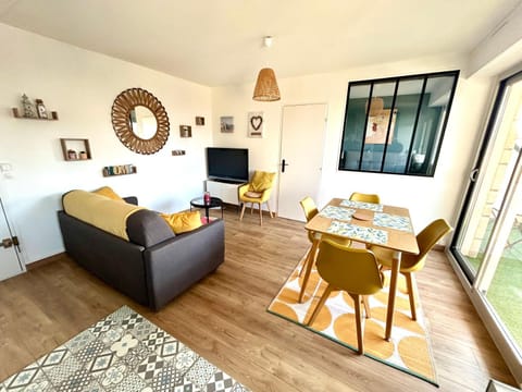 TV and multimedia, Living room, Dining area