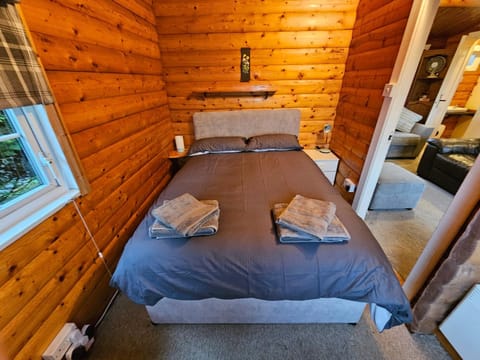 Cosy 2 bedroom Log Cabin in Snowdonia Cabin151 Chalet in Trawsfynydd