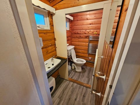 Cosy 2 bedroom Log Cabin in Snowdonia Cabin151 Chalet in Trawsfynydd