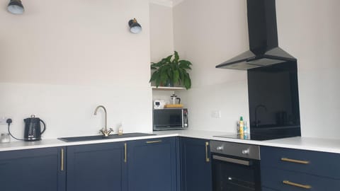 The Cube at No. 21. Modern & Stylish getaway. Apartment in Ilfracombe