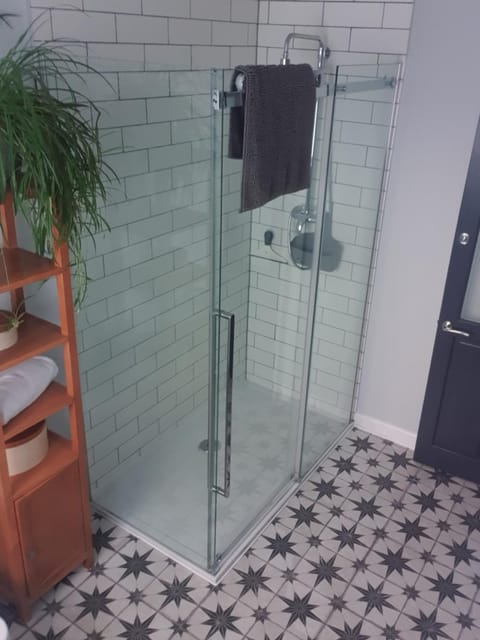 The Cube at No. 21. Modern & Stylish getaway. Apartment in Ilfracombe