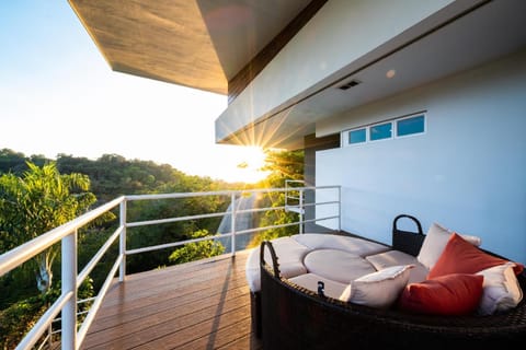 Luxury Villa Los Pajaros Private Pool & Oceanview Villa in Playa Hermosa