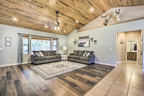 Modern Show Low Home with BBQ and Fire Pit! House in Show Low