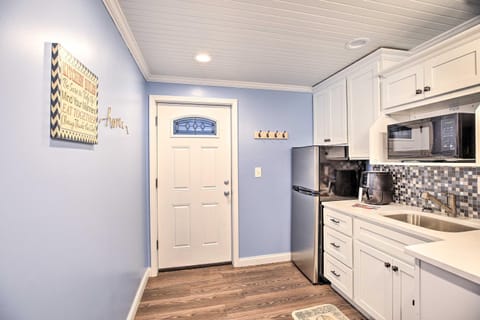 Updated Williamstown Apartment with Kitchen! Condo in Williamstown