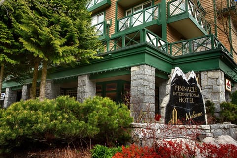 Pinnacle Hotel Whistler Hôtel in Whistler