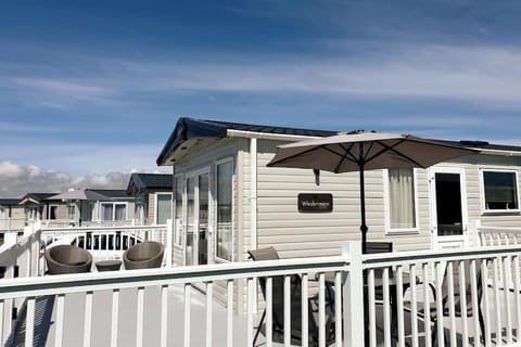 The Sea Breeze - 8 Berth Premium Caravan in Camber Sands House in Camber