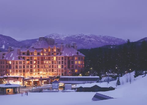 Property building, Facade/entrance, Night, Winter, Skiing, View (from property/room)