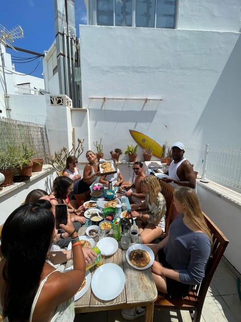 Balcony/Terrace, Entertainment