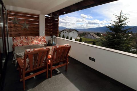 Day, Natural landscape, View (from property/room), Balcony/Terrace, Living room, Seating area, Dining area, Mountain view