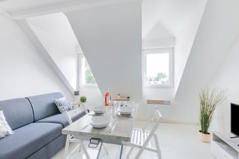 Le Petit Victor Hugo Apartment in Chelles