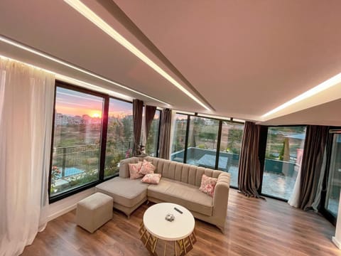 Perla Luxury Penthouse Apartment in Tirana