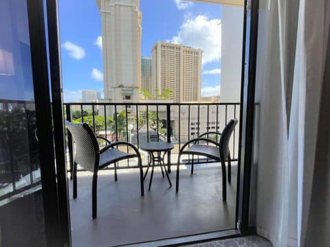 Aqua Palms 306 condo Apartment in McCully-Moiliili