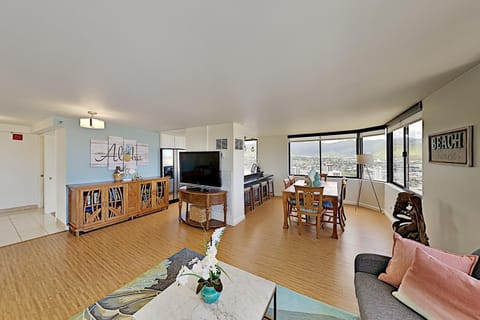 Hawaiian Monarch 203 condo Apartment in McCully-Moiliili