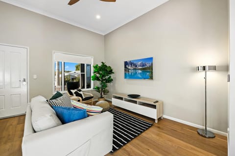Bluestone Cottages - The Villa Haus in Toowoomba City