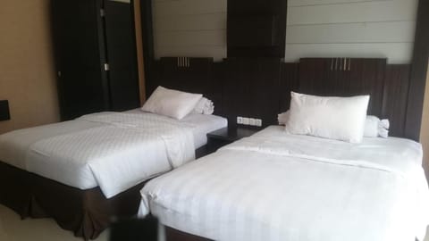 Property building, Bed, Photo of the whole room, Bedroom