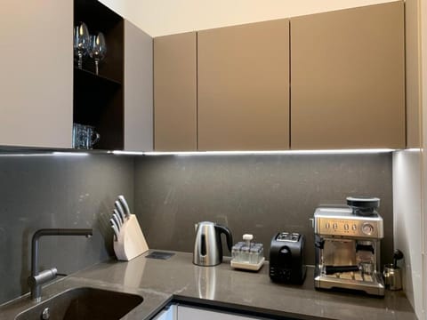 Coffee/tea facilities, Kitchen or kitchenette