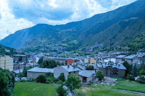 Neighbourhood, Hiking, Mountain view, Swimming pool