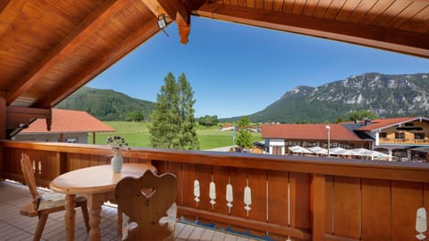 View (from property/room), Mountain view, Location, Sunrise