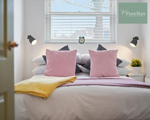 Stunning Two Bed Apartment By PureStay Short Lets & Serviced Accommodation Leamington With Free WiFi Apartment in Royal Leamington Spa