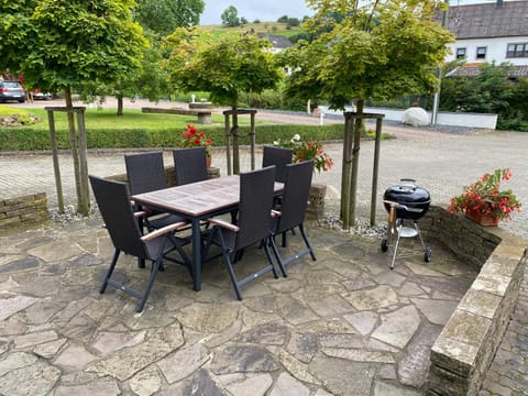 Patio, Day, Garden, Balcony/Terrace, Dining area, Garden view