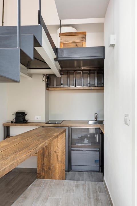 Kitchen or kitchenette, kitchen