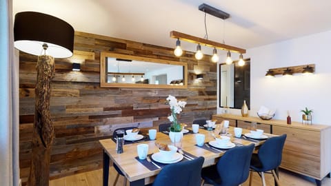 Dining area, Mountain view