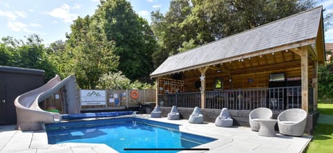 Luxurious winter or summer 32c heated Pool private Hot tub & bar deal kent House in Dover District