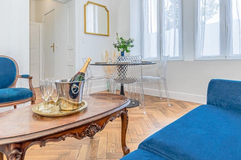 Living room, Seating area, pet friendly