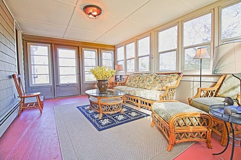 South Yarmouth Cottage by Leavetown Vacations House in West Dennis