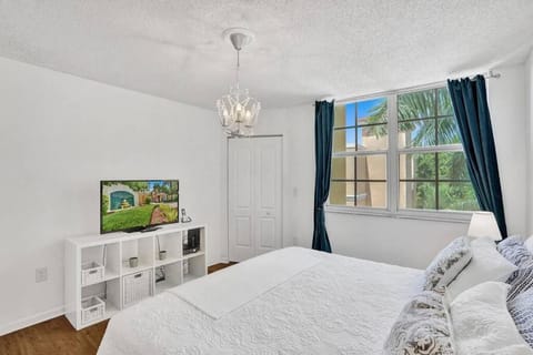 Renovated cozy The yacht club at aventura Parking included Appartement in Aventura