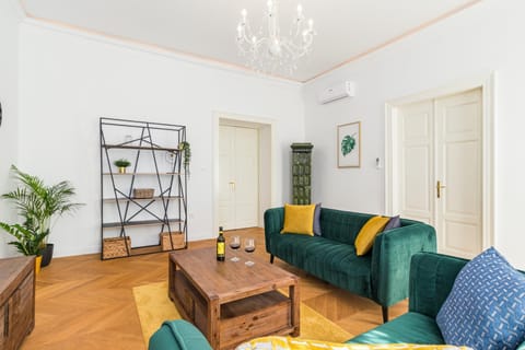Apartment Augier - Elegant & Spacious - City Centre Condominio in Pula