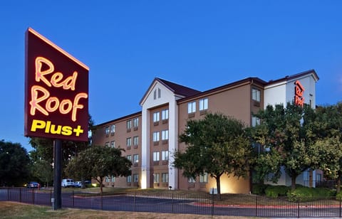 Red Roof Inn PLUS+ Austin South Hotel in South Congress