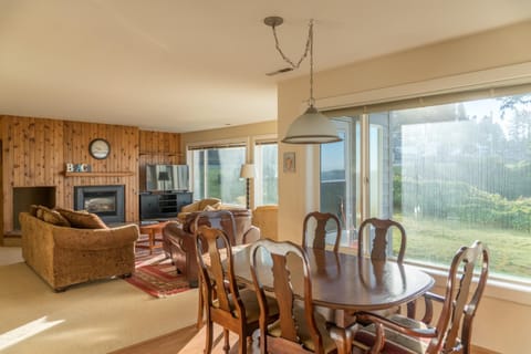 Commodore 1 House in Depoe Bay