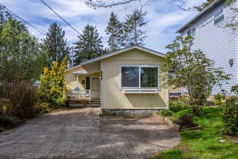 Cottage By The Sea House in Devils Lake