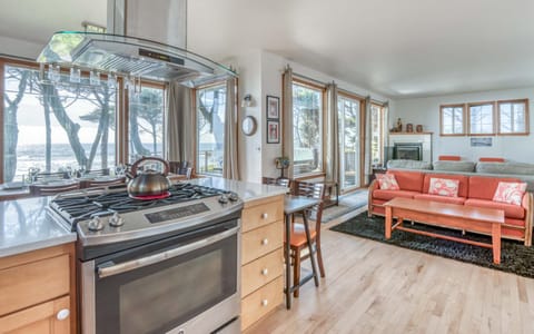 Sheltering Pines House in Lincoln Beach