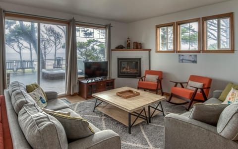 Sheltering Pines House in Lincoln Beach