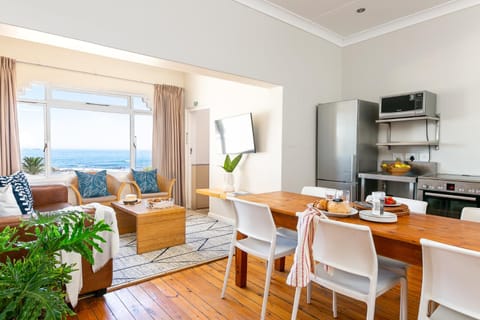 Tidal Pool Apartments - Camps Bay Condo in Camps Bay