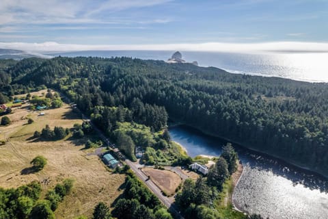 The House on Lake Legacy House in Pacific City