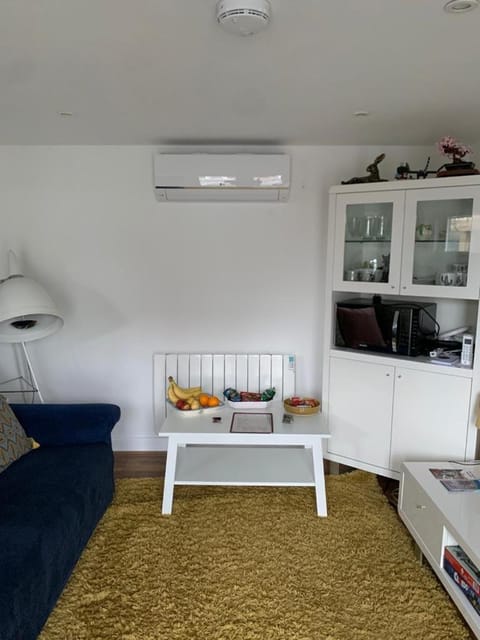 Lindas LODGE Free PARKING air con plus provisions included House in Hove