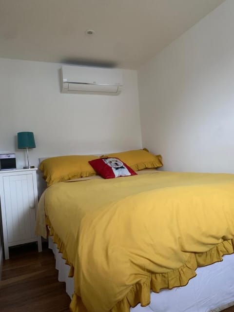 Lindas LODGE Free PARKING air con plus provisions included House in Hove