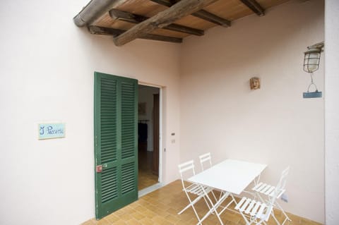 Patio, Dining area