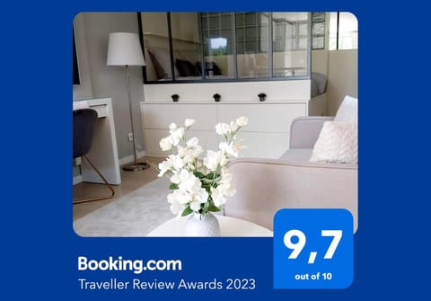 Bed, Living room, Seating area, Bedroom