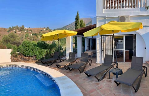 Property building, View (from property/room), Balcony/Terrace, Pool view, Swimming pool, sunbed