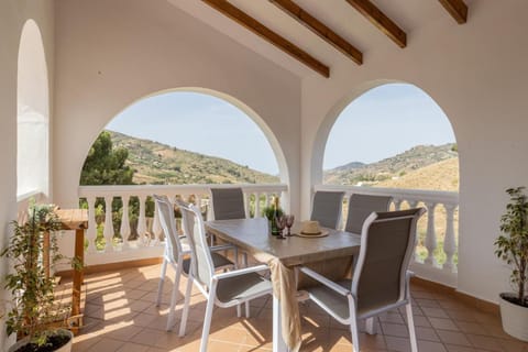 Day, Natural landscape, View (from property/room), Balcony/Terrace, Mountain view